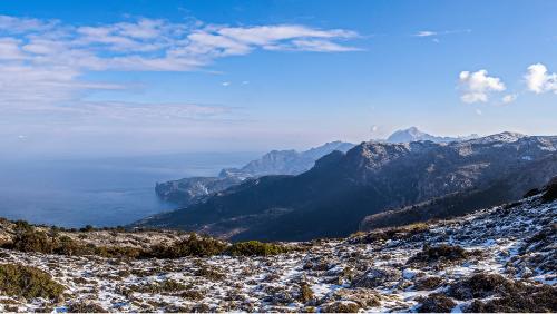 En lo alto de la Serra de Tramuntana ocasionalmente cae nieve En lo alto de la Serra de Tramuntana ocasionalmente cae nieve